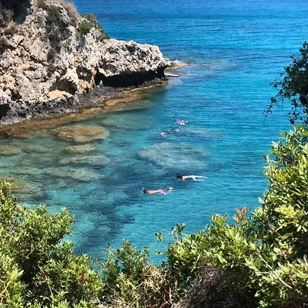 Pelagos Bay Hotel 호텔