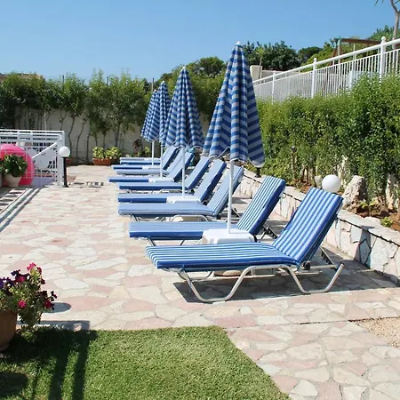 Pelagos Bay Hotel Hotel